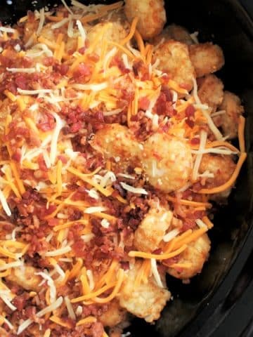 slow cooker chicken and tater tot casserole