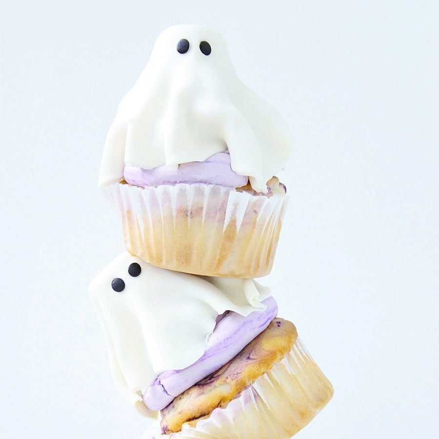 how to make Ghost Cupcakes for Halloween Parties