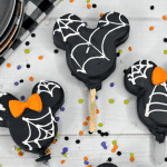make Mickey Mouse and Minnie Mouse Halloween suckers or pops