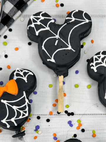 make Mickey Mouse and Minnie Mouse Halloween suckers or pops