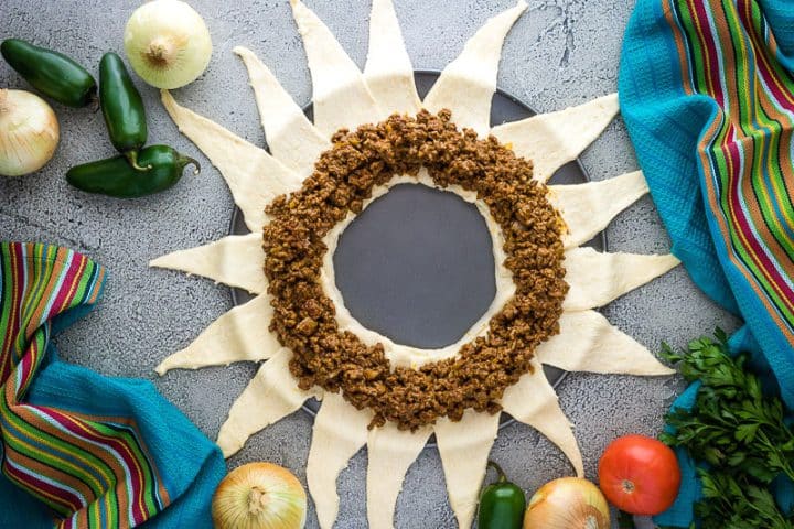 make a taco ring with crescent rolls and ground beef