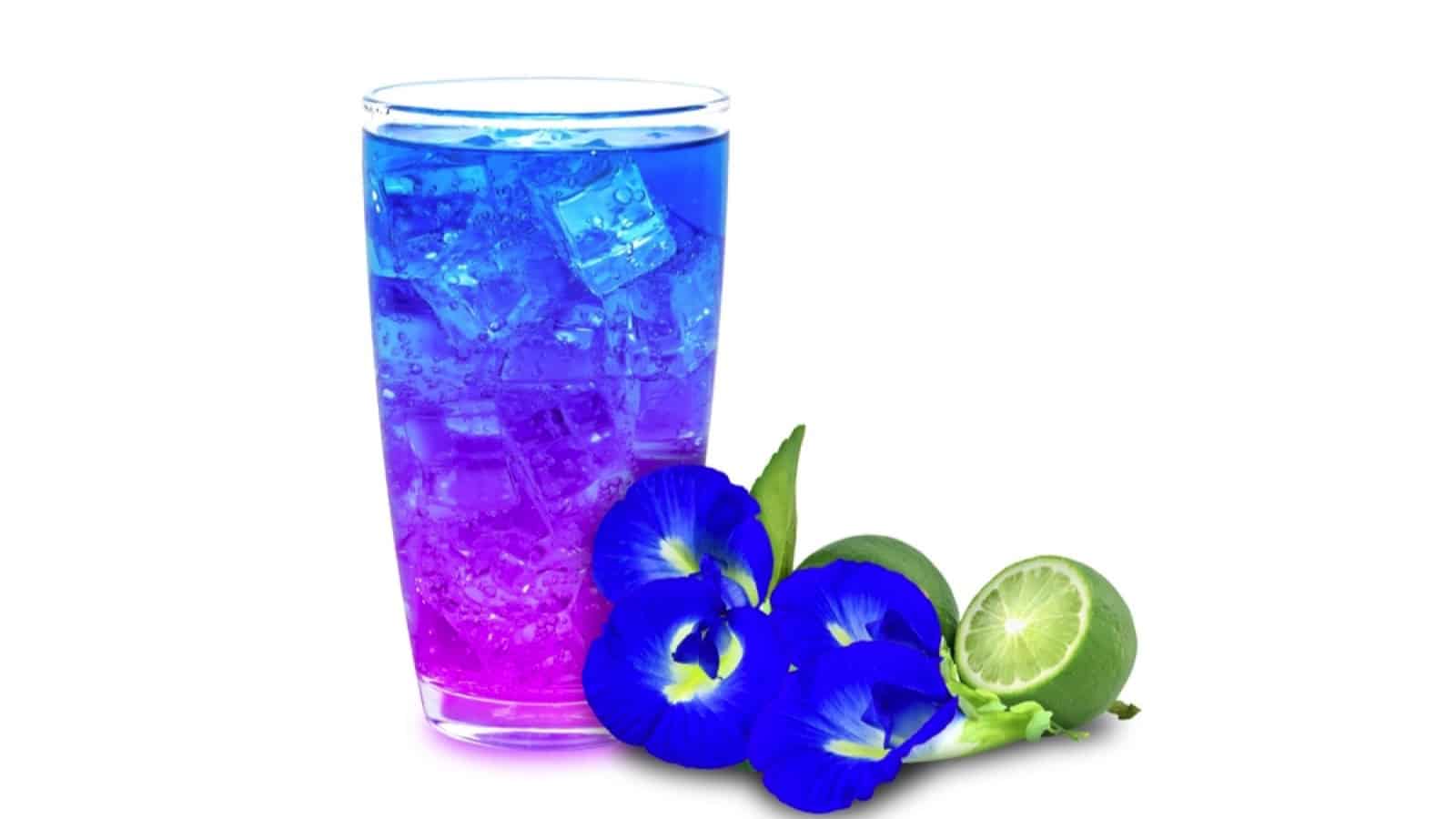 Butterfly pea juice with lime fruit